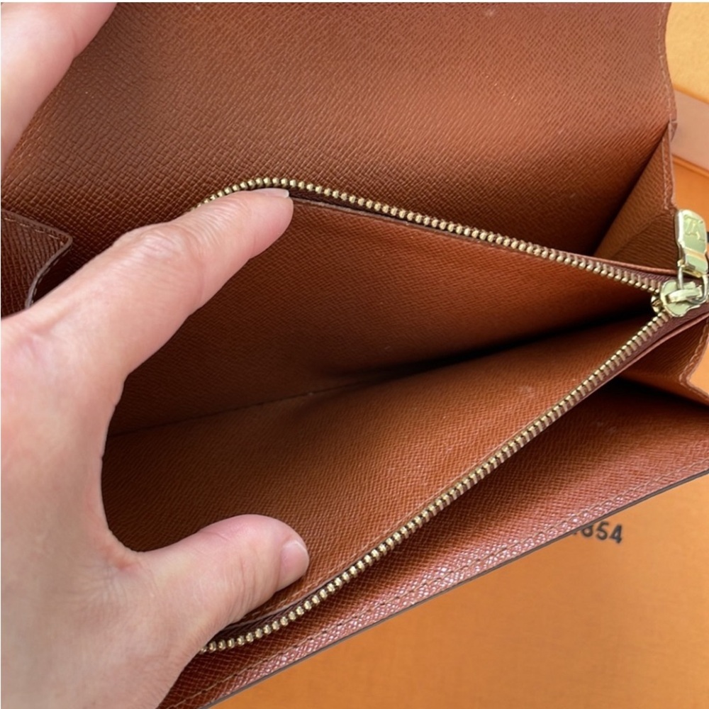 Traded LOUIS VUITTON SARAH MONOGRAM WALLET AUTH & CHAIN LAST CHANCE - Picture 14 of 15